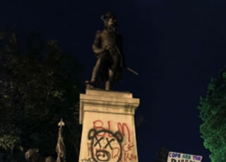 During the May 31, 2020 night riots in Washington, a monument dedicated to the Polish-American hero General Tadeusz Kościuszko was devastated by a mob.