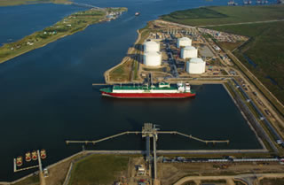 Clean Ocean tanker containing the first supply of American liquid gas LNG has reached Świnoujście and received an official greeting,” announced the Maritime Office in Szczecin, Poland